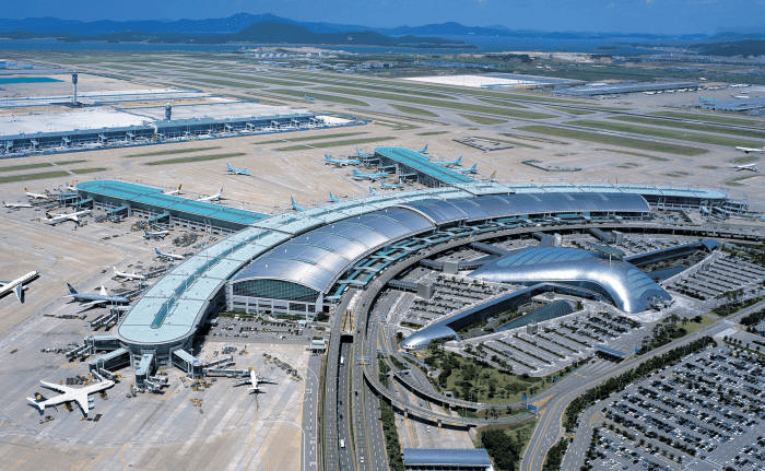 김포공항 주차장 진입로와 안내 표지